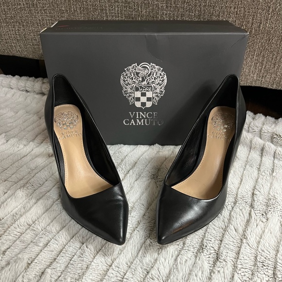 Vince Camuto Shoes - Vince Camuto Black Pointed Toe Pumps